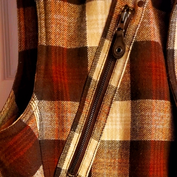 Vest - Picture 3 of 6